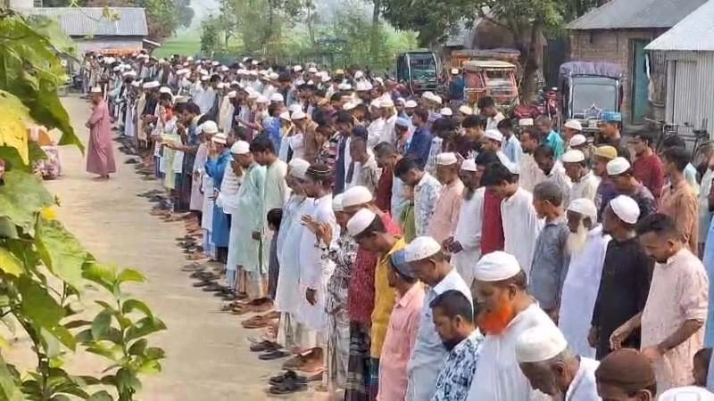 ময়মনসিংহে সড়ক দূর্ঘটনায় নিহত ৭ জনের জানাজা সম্পন্ন