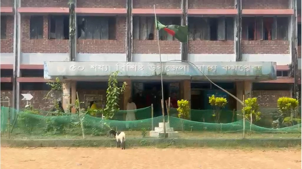 ধোবাউড়া উপজেলা স্বাস্থ্য কমপ্লেক্সে তীব্র দুর্গন্ধ, দুর্ভোগে রোগী-স্বজন