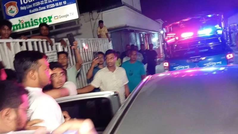 কুষ্টিয়ায় নাসীরুদ্দীন পাটওয়ারীর ওপর হামলা, গাড়ি ভাঙচুর