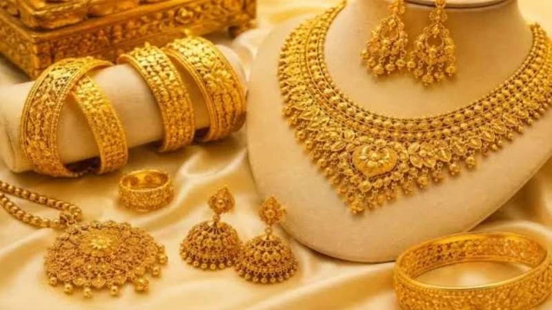 দেশের বাজারে কমেছে সোনার দাম