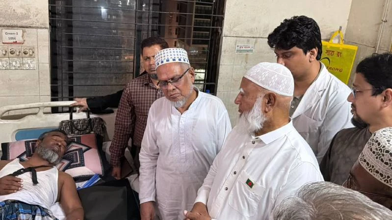 হামলায় আহত জামায়াত নেতাকে দেখতে হাসপাতালে গেলেন শফিকুর রহমান