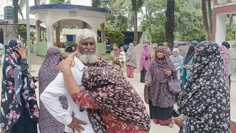 স্ত্রীর রহস্যজনক মৃত্যু, জিজ্ঞাসাবাদের জন্য  কলেজ শিক্ষক স্বামী আটক