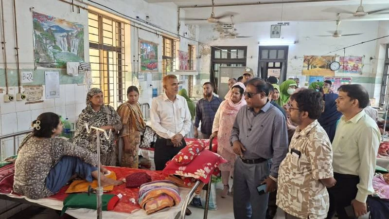 বগুড়ায় মোহাম্মদ আলী হাসপাতালে এমপি বাদশার পরিদর্শন
