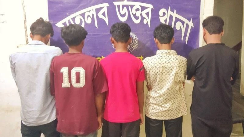 মতলব উত্তরে পুলিশের অভিযানে গ্রেফতার ২, আটক ৮