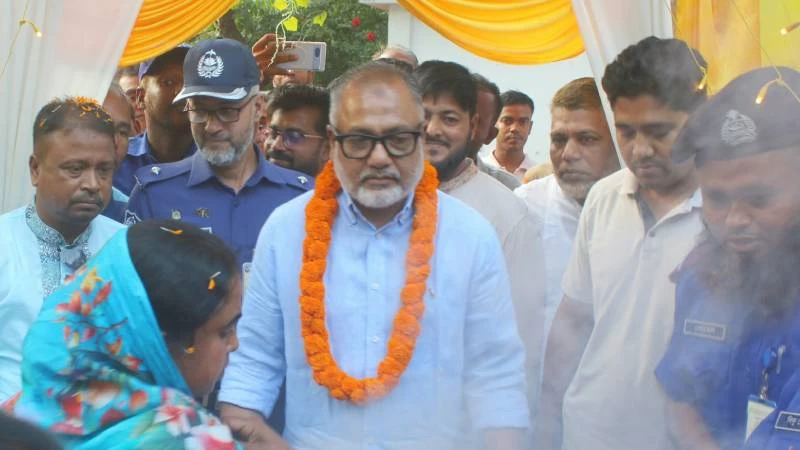 টুঙ্গিপাড়ায় দুর্গামন্দির পরিদর্শনে এস এম জিলানী ও ফরিদ গাজী, সম্প্রীতির বার্তা