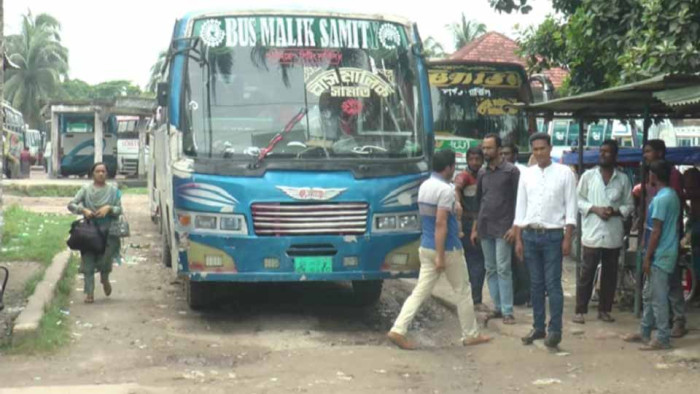 ৩০ ঘন্টা পর বাস চলাচর শুরু হয়েছে ভোলায়