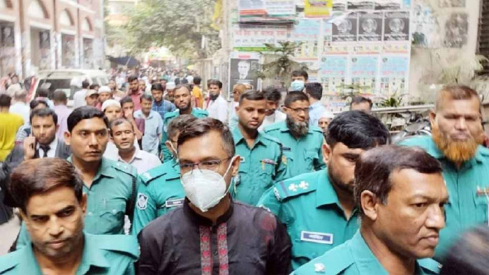 পিবিআই প্রধানের মামলায় সাবেক এসপি বাবুল আক্তারকে গ্রেফতার দেখিয়েছেন আদালত