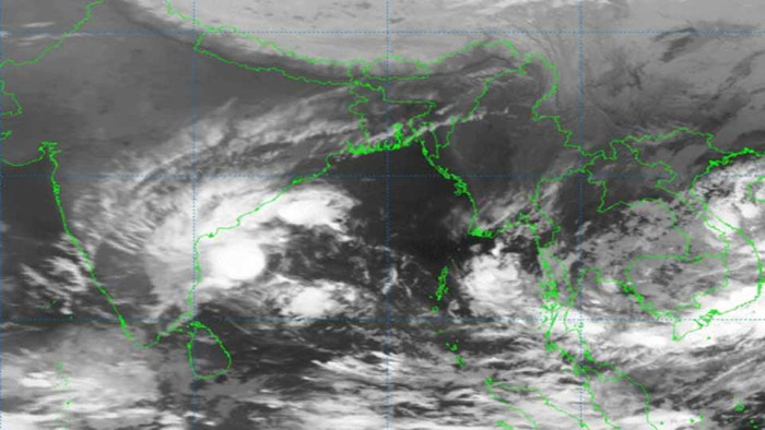 সমুদ্রবন্দরে সতর্কসংকেত: নৌকা-ট্রলারকে সাবধানে চলার নির্দেশ