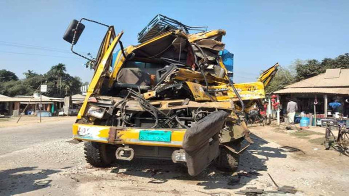 দিনাজপুরে সড়ক দূর্ঘটনায় ট্রাক ড্রাইভার ও হেলপার নিহত