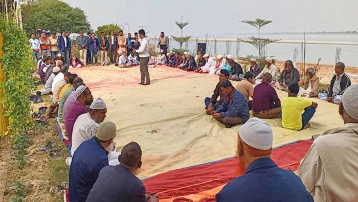 পাবনায় প্রবীণদের সাথে নিয়ে মুক্তমঞ্চের বনভোজন