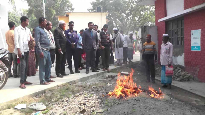 ডুমুরিয়ায় পাখি শিকারের বিভিন্ন প্রকার ফাঁদ জব্দ