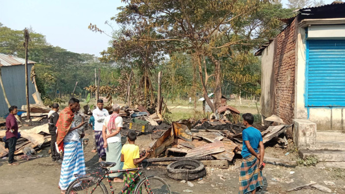 সুবর্ণচরে অগ্নিকান্ড, ৫ দোকান ভস্মিভূত