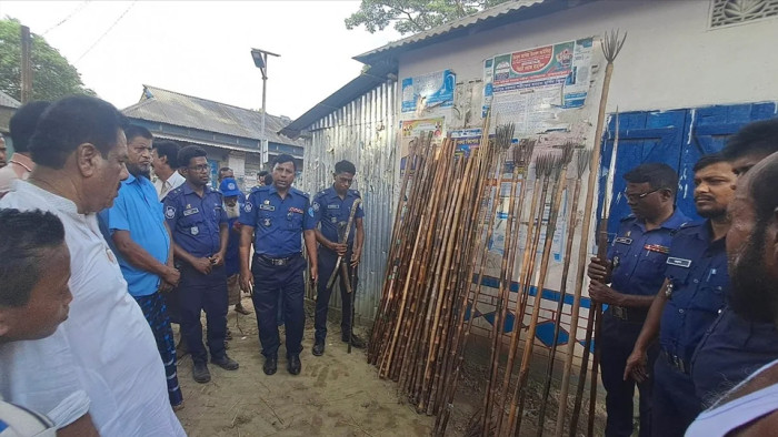 অনুমতি ছাড়া দেশীয় অস্ত্র তৈরি করা যাবে না, ব্রাহ্মণবাড়িয়ার কামারদের সতর্ক করলো প্রশাসন