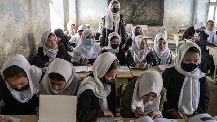 আফগানিস্তানে স্কুলে বিষক্রিয়ার শিকার হয়ে হাসপাতালে ৬০ ছাত্রী