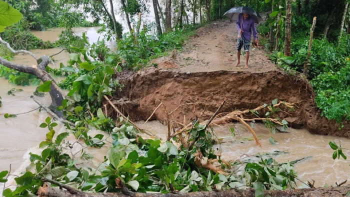 ফেনীতে মুহুরী নদীর বাঁধে ভাঙন, ৬ গ্রাম প্লাবিত