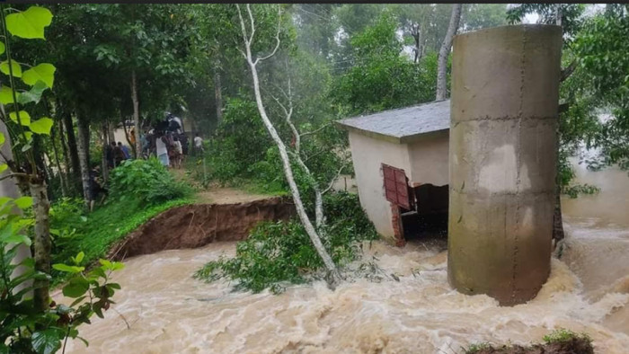 ফেনীতে মুহুরী নদীর ভাঙন, পাউবোকে দুষছেন স্থানীয়রা