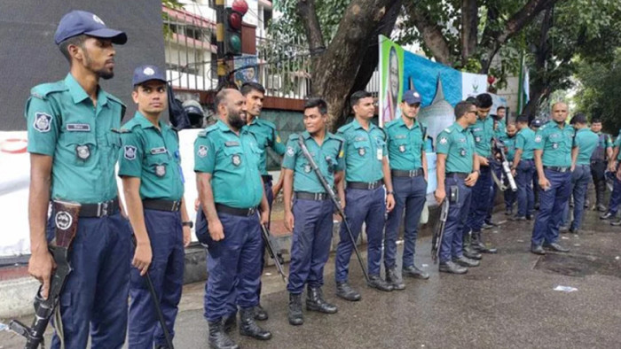 বিএনপির মানববন্ধন ঘিরে সতর্ক অবস্থানে পুলিশ