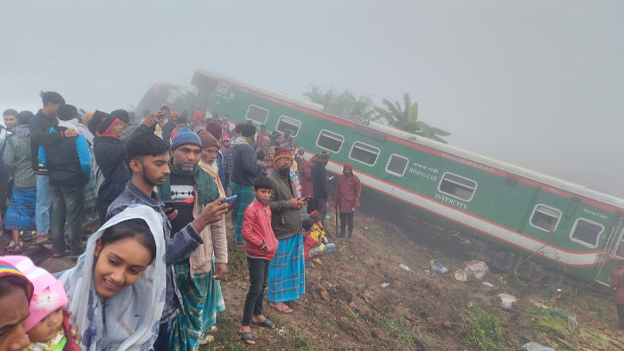 জয়েদেবপুরে তুরাগ ট্রেনের ইঞ্জিন লাইনচ্যুত