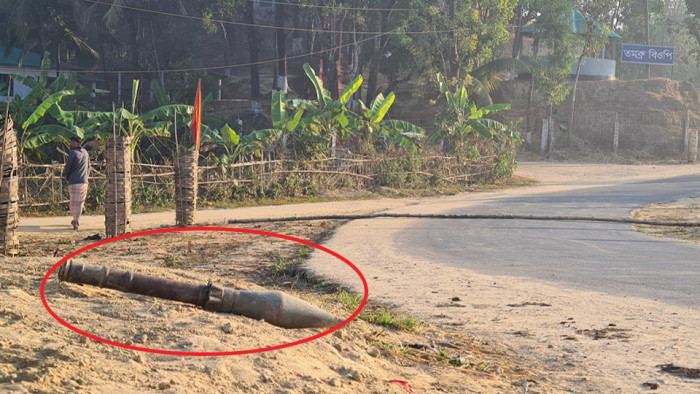 ঘুমধুম  সীমান্তের ক্ষেত-খামার অবিস্ফোরিত রকেট লঞ্চারের গোলা