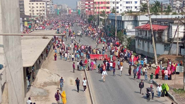 গাজীপুরে গাড়িচাপায় শ্রমিক নিহত, মহাসড়ক অবরোধ