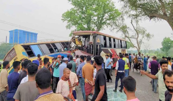 নড়াইলে ২ বাসের সংঘর্ষে চালক নিহত, আহত ২০