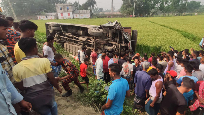 ময়মনসিংহে দুই বাসের সংঘর্ষে নিহত-২, আহত ২০