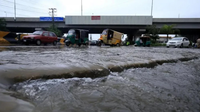 পাকিস্তানে ভারী বর্ষণ ও বজ্রপাতে নিহত ৩৯