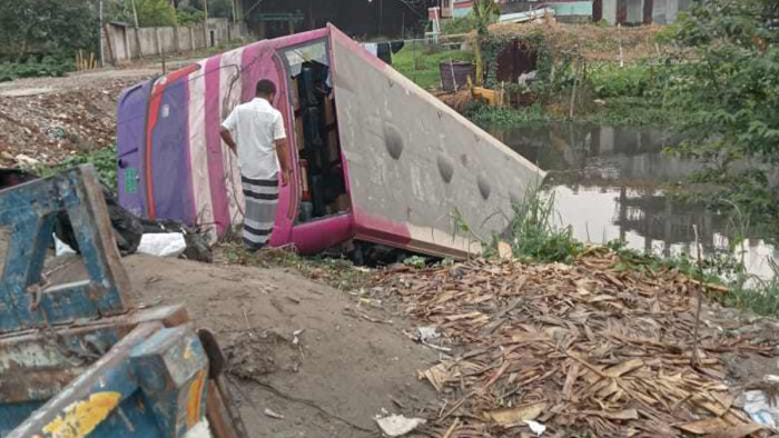 যাত্রাবাড়ীতে বাস-পিকআপ সংঘর্ষে চালকসহ নিহত ২