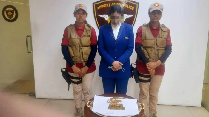 বিমাবন্দরে সোনাসহ সৌদি এয়ারলাইন্সের ক্রু আটক