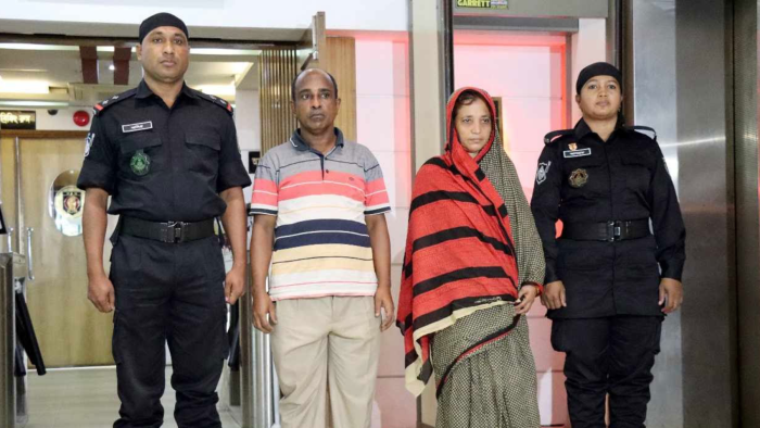 ভাড়াটিয়া ছদ্মবেশে নারীদের স্বর্ণালংকার হাতিয়ে নিতেন তারা