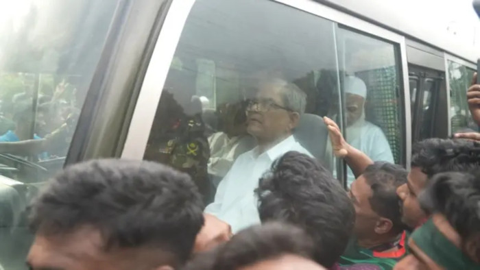 বঙ্গভবনে ঢুকেছেন বিএনপিসহ বিভিন্ন দলের নেতারা